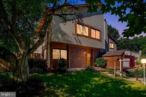 5693 Summer Oak Way, Burke, VA 22015-2225, United States - Photo 1