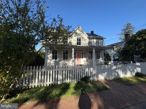 210 Cornwall St NW, Leesburg, VA 20176-2701, United States - Photo 1