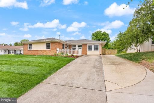 514 W NETTLE TREE ROAD - Photo 1