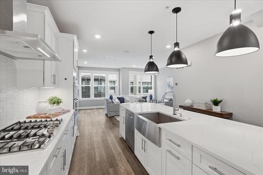 213 MARKET SQUARE 19 - Photo 1