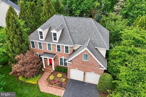 5028 SIGNATURE COURT - Photo 1
