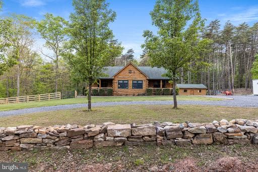 140 PINE TREE COURT - Photo 1