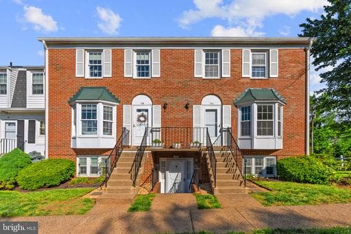 52 LEEDS COURT - Photo 1