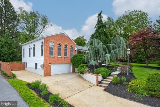 13601 Valley Dr, Potomac, MD 20850-3657, United States - Photo 1