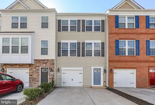 304 TREE LINE DRIVE - Photo 1