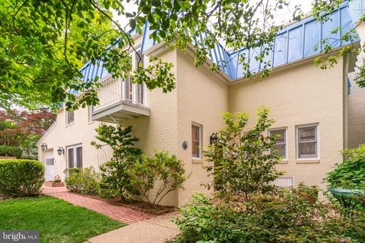 201 Garden Ct, Falls Church, VA 22046-3415, United States