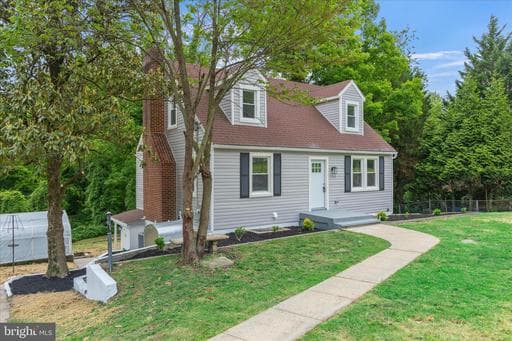 711 WOODLAND DRIVE - Photo 1