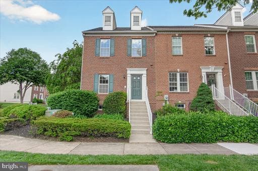 1740 DERRS SQUARE - Photo 1