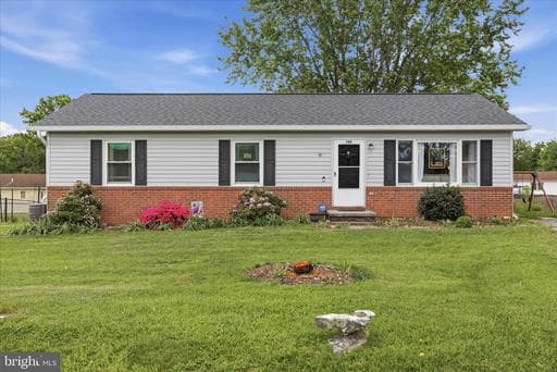 106 LAKEVIEW COURT - Photo 1