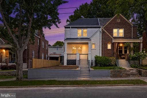 536 ONEIDA PLACE - Photo 1