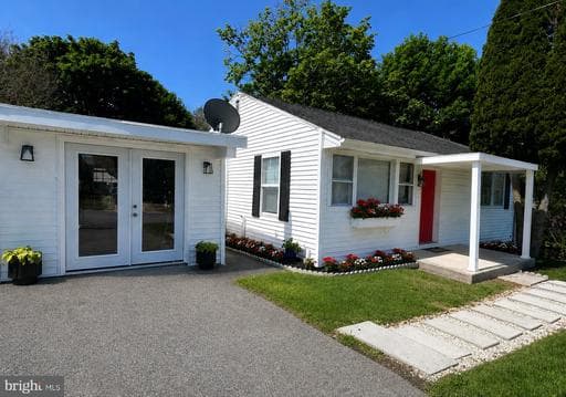 17701 LEONARD AVENUE - Photo 1