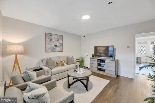 424 19TH STREET - Photo 1