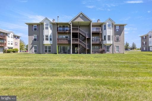102 TIMBERLAKE TERRACE 3 - Photo 1