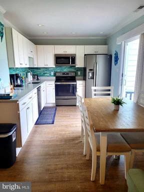 504 LARK LANE 8