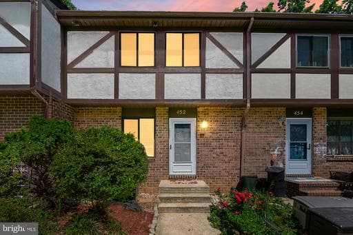 452 KNOTTWOOD COURT - Photo 1