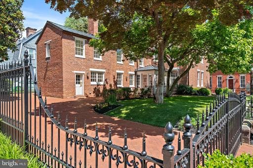 16 MARYLAND AVENUE - Photo 1