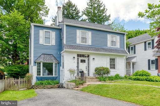 117 BURKE AVENUE - Photo 1
