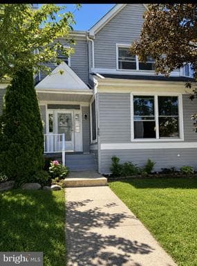 425 KENTMORE TERRACE - Photo 1