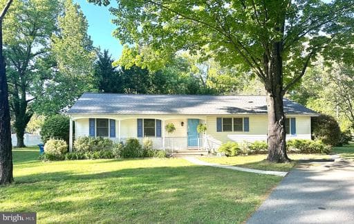818 APPLEWOOD COURT