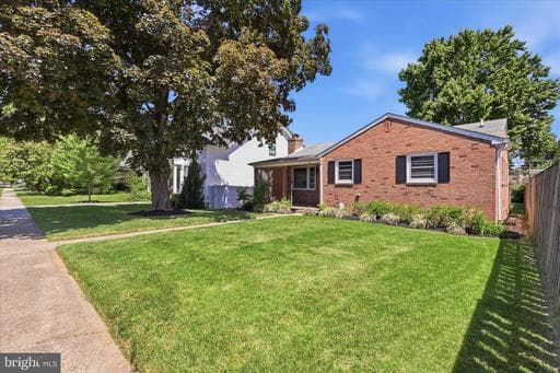 17 E THIRTEENTH STREET