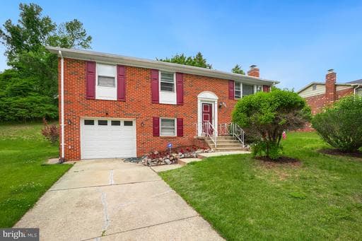 4815 WOODFORD LANE