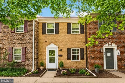 307 OLDE GREENWICH DRIVE - Photo 1