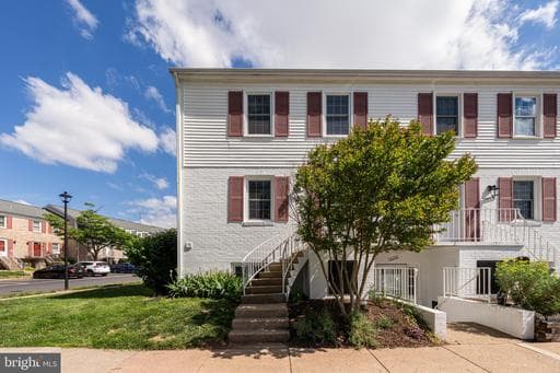 14422 Golden Oak Rd, Centreville, VA 20121-2249, United States - Photo 1