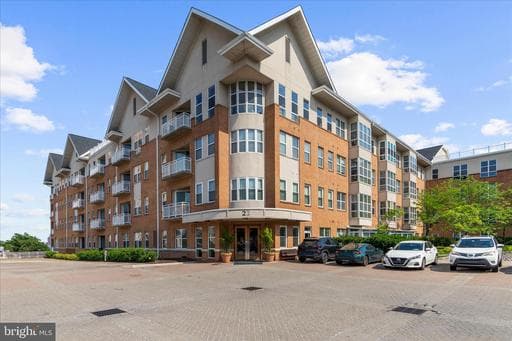 23 PIERSIDE DRIVE 219