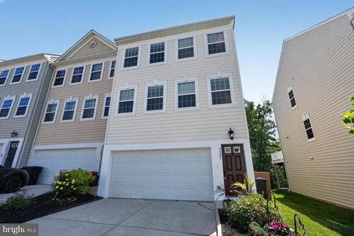 9209 MAGGIES WAY - Photo 1