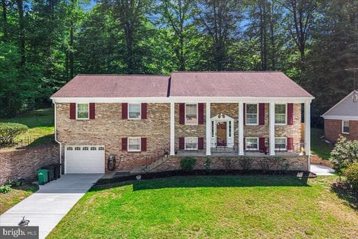 11805 N MARLTON AVENUE - Photo 1