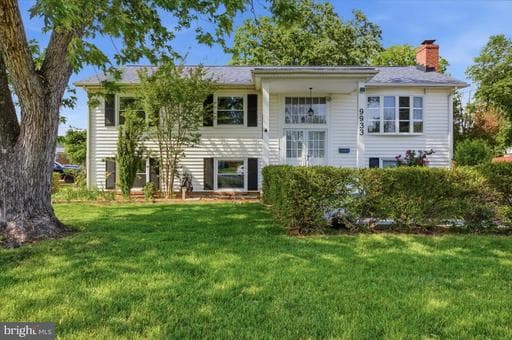 9933 LOUDOUN AVENUE - Photo 1