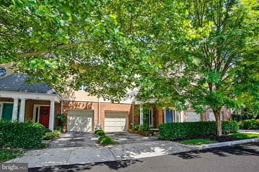 372 HOMELAND SOUTHWAY - Photo 1