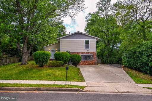 13703 LYNNCROFT DRIVE - Photo 1