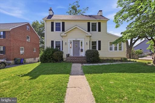 200 E IRVIN AVENUE - Photo 1