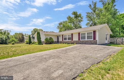 139 STODDERT AVENUE - Photo 1