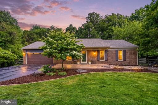 2605 Seskey Glen Ct, Herndon, VA 20171-2020, United States - Photo 1