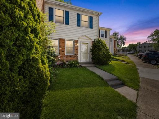 8758 STONERIDGE DRIVE - Photo 1