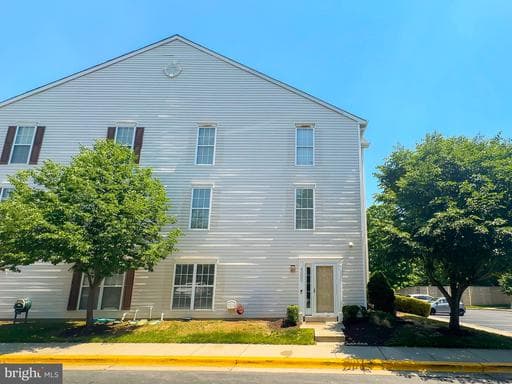 4000 EASTVIEW COURT - Photo 1
