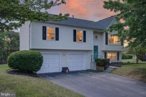 102 CROMWELL COURT - Photo 1