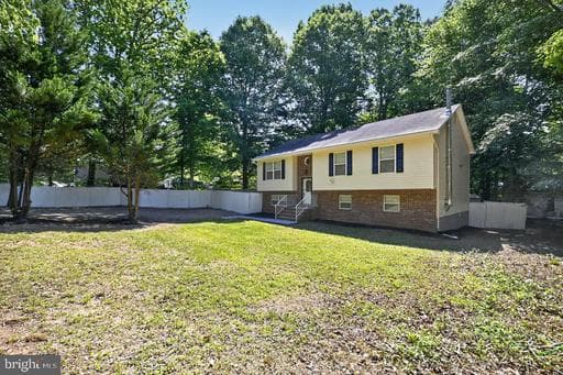 9 WEST BRIAR DRIVE