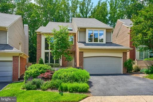 1402 HEMINGWAY COURT - Photo 1