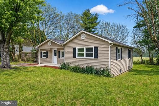 586 ELDON YATES DRIVE - Photo 1