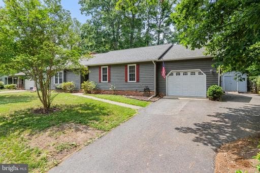 204 BOWEN DRIVE - Photo 1