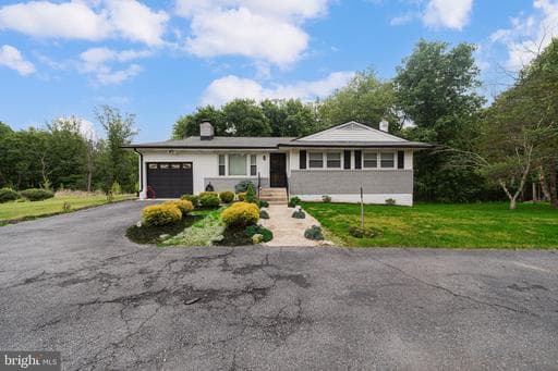 649 COLEMAN LANE - Photo 1