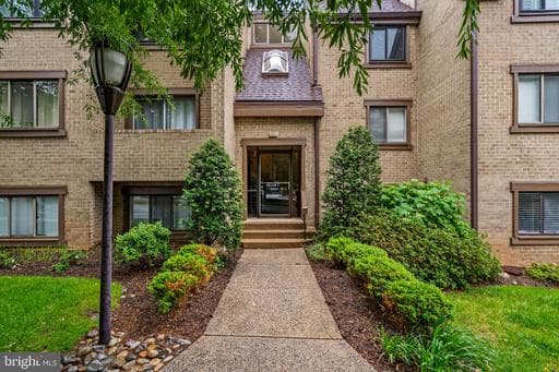 1631 PARKCREST CIRCLE 8B/301