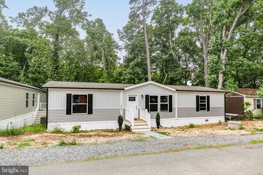 4432 HOTCHKISS STREET - Photo 1