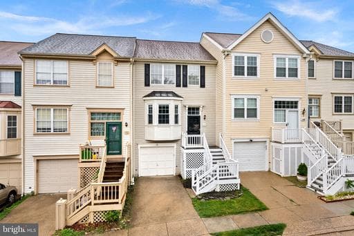 124 OLIVER COURT - Photo 1