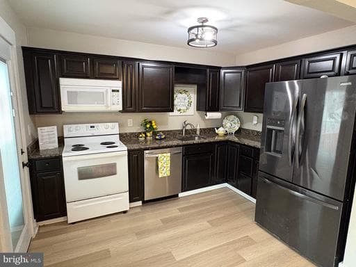 1054 SAYBROOK HARBOUR - Photo 1