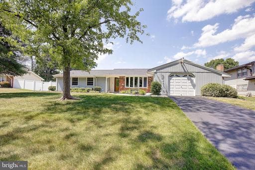 5304 DORIS DRIVE - Photo 1