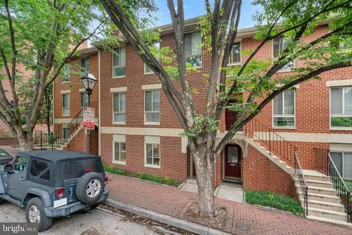 8 W LEE STREET R69 - Photo 1